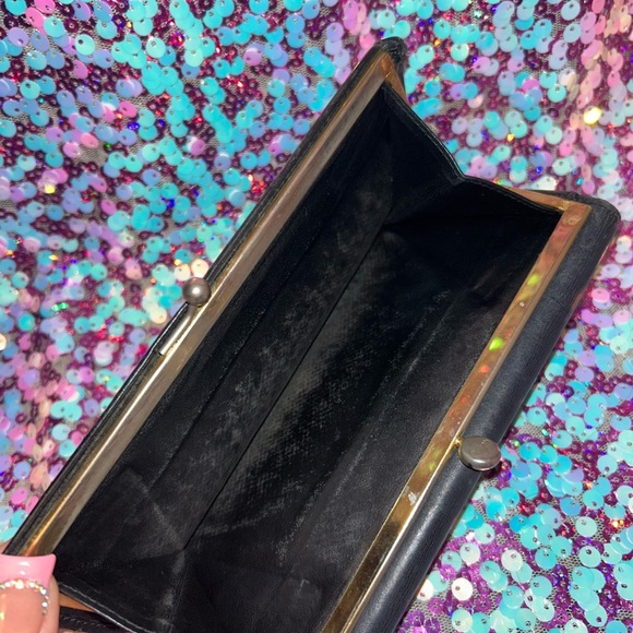 Vintage Kiss lock Black Ferragamo Wallet - Picture 4 of 14